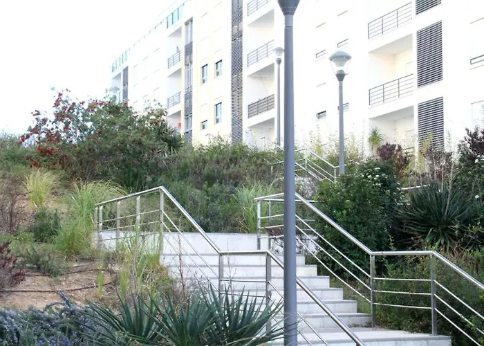 Encosta Da Marina Da Rocha *