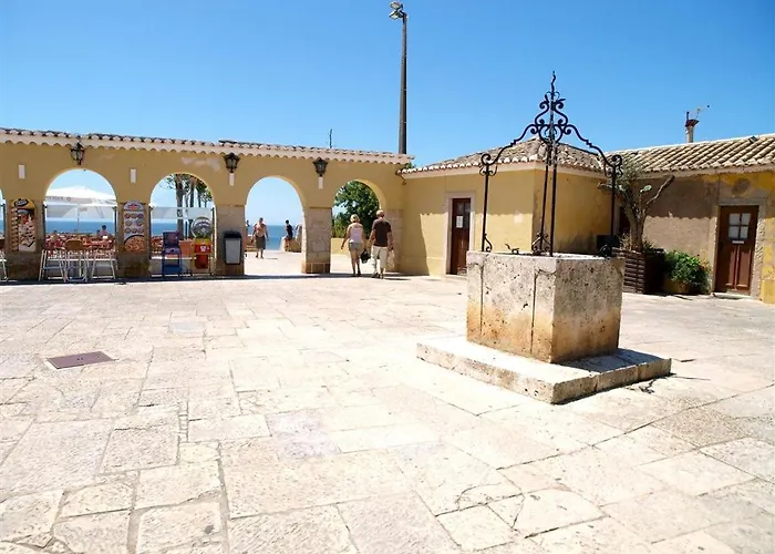 Encosta Da Marina Da Rocha Portimão